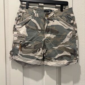 Charlie B Camouflage Cargo Shorts for Women Size 8